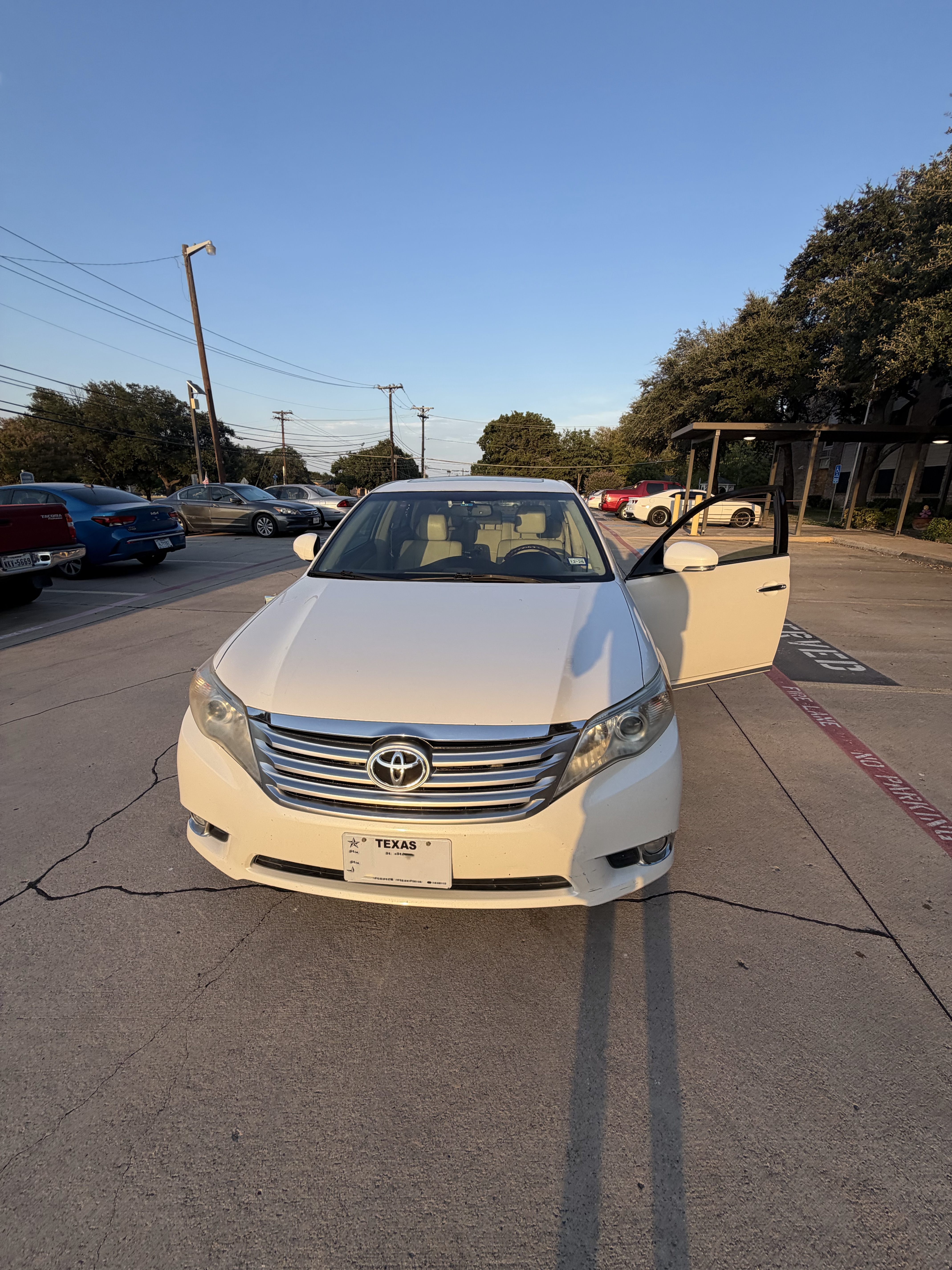 Used 2012 Toyota Avalon Limited FWD image 9
