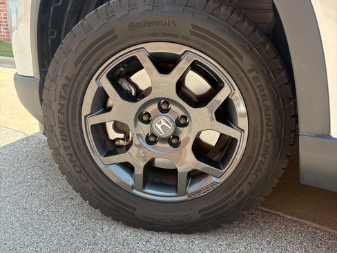 Used 2025 Honda Pilot TrailSport image 18