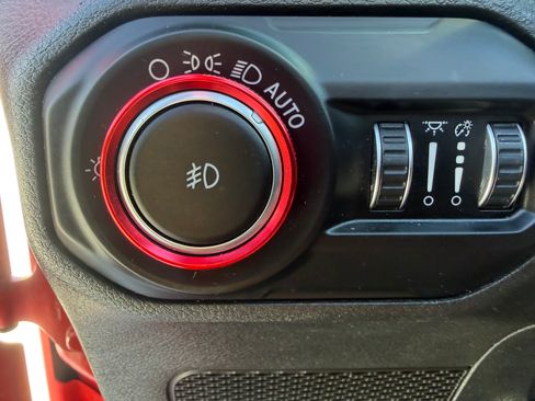 Used 2020 Jeep Wrangler Unlimited Sahara AWD/4WD image 28