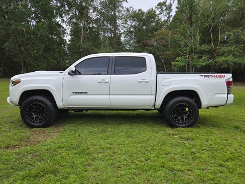 Used 2020 Toyota Tacoma TRD Sport w/ Technology Package AWD/4WD image 1