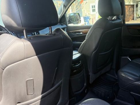 Used 2016 Cadillac Escalade ESV Premium image 11