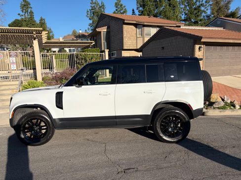 Used 2023 Land Rover Defender 110 S image 4