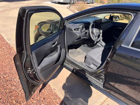 Used 2020 Toyota Corolla LE image 6