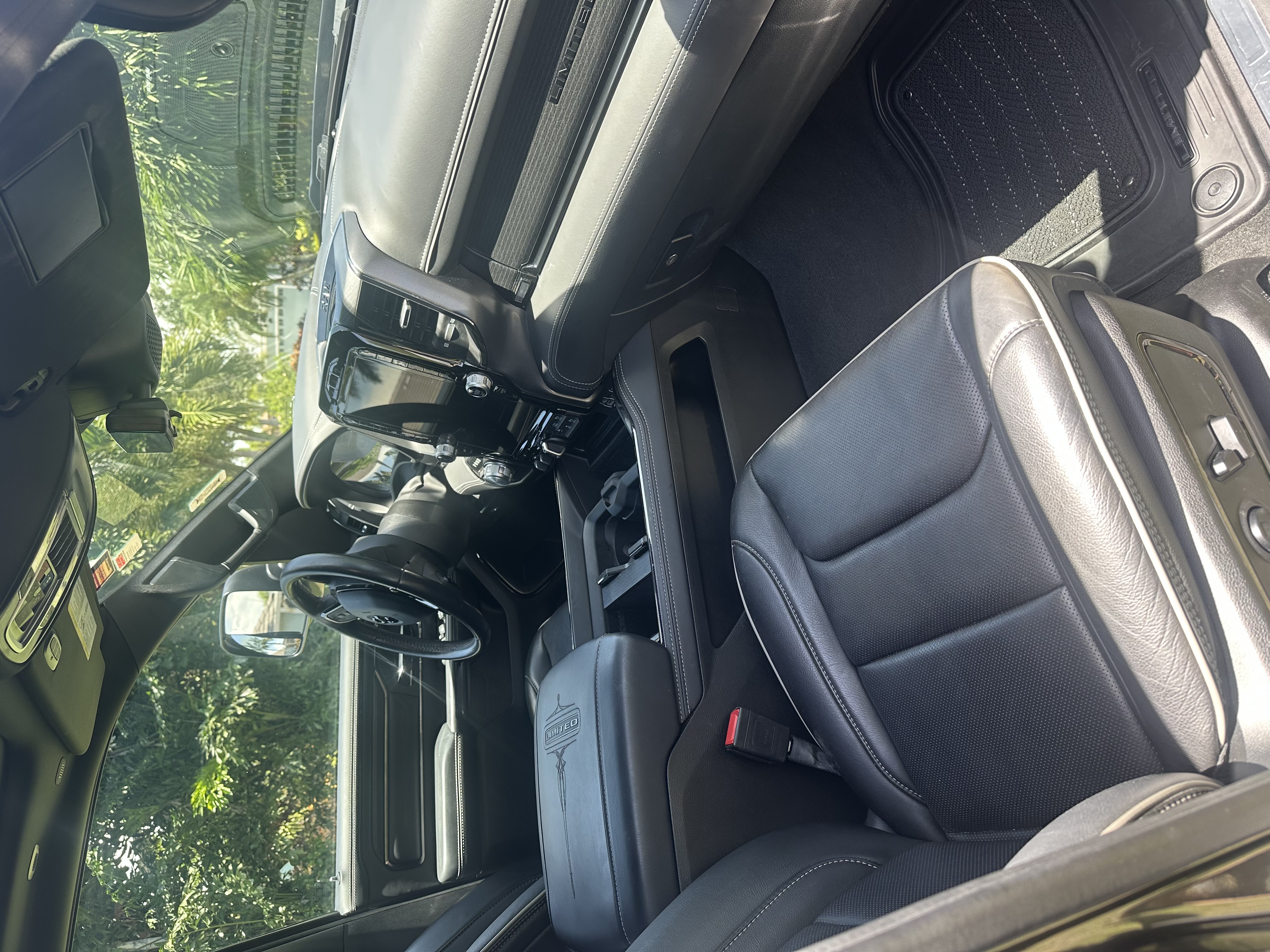 Used 2024 RAM 1500 Limited AWD/4WD image 2