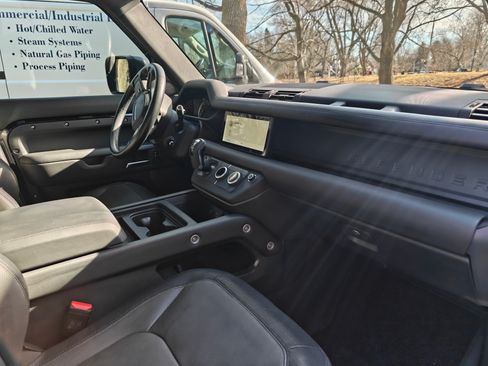 Used 2023 Land Rover Defender 110 X-Dynamic SE image 12