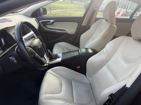 Used 2017 Volvo S60 T5 Inscription Platinum image 10
