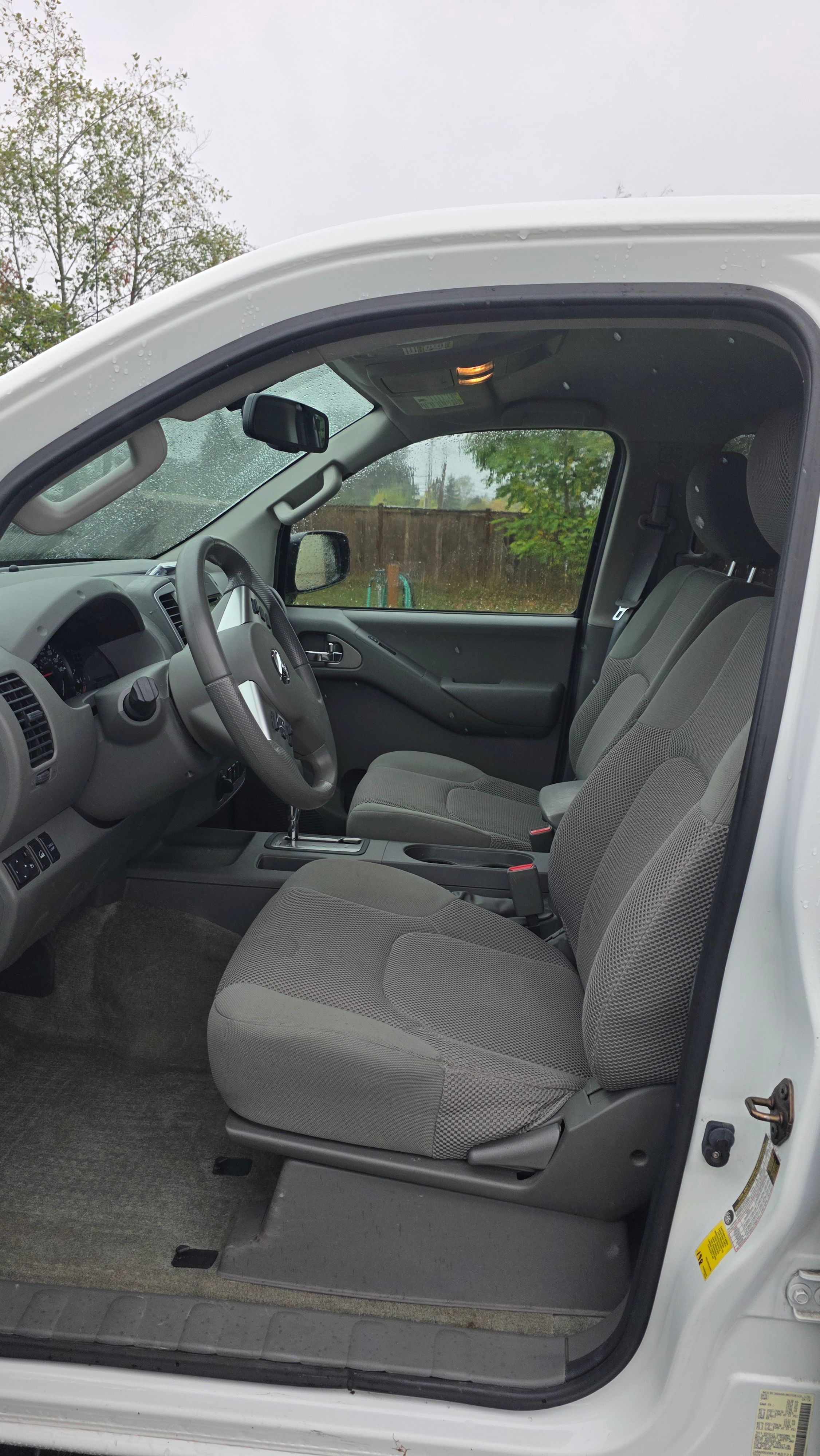 Used 2014 Nissan Frontier SV w/ SV Value Truck Package AWD/4WD image 8