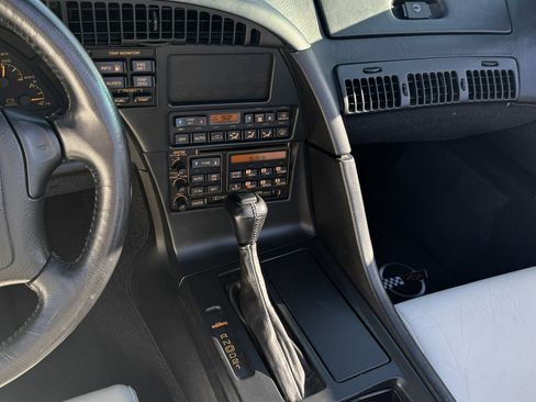 Used 1993 Chevrolet Corvette Convertible RWD image 22