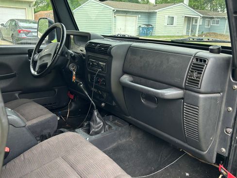 Used 2005 Jeep Wrangler Unlimited Rubicon AWD/4WD image 9