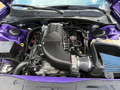 Used 2018 Dodge Charger SRT image 2