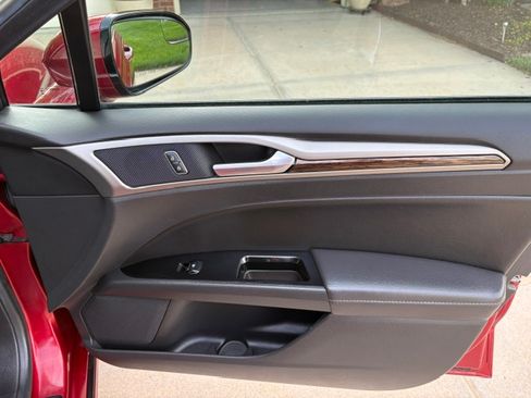 Used 2014 Ford Fusion SE w/ Equipment Group 502A FWD image 29