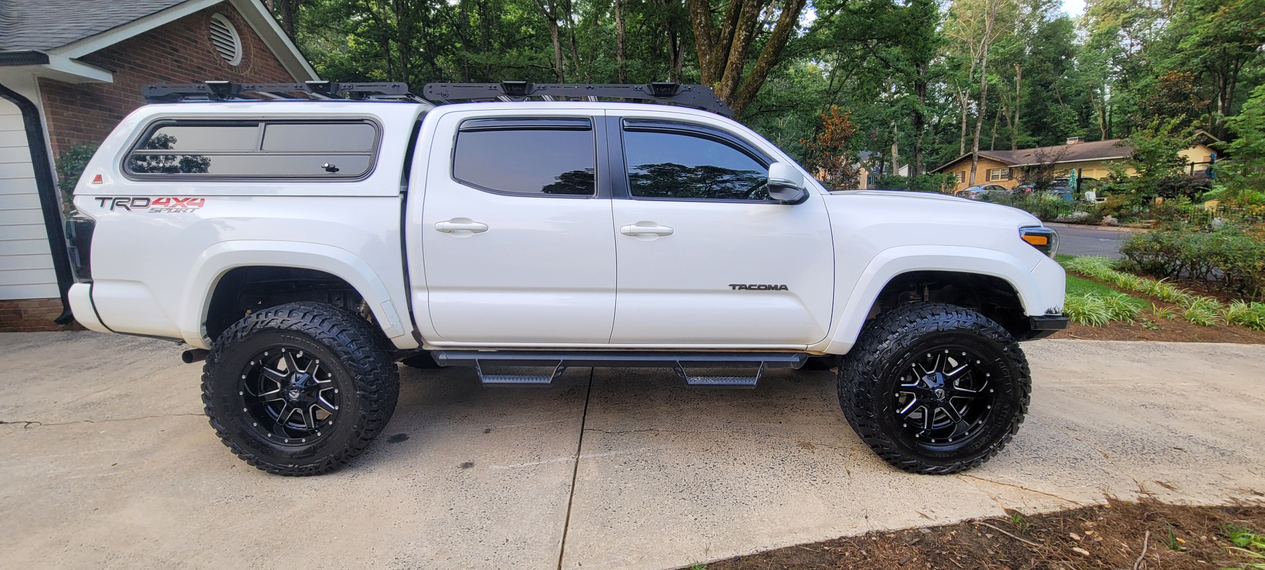 Used 2018 Toyota Tacoma TRD Sport AWD/4WD image 6