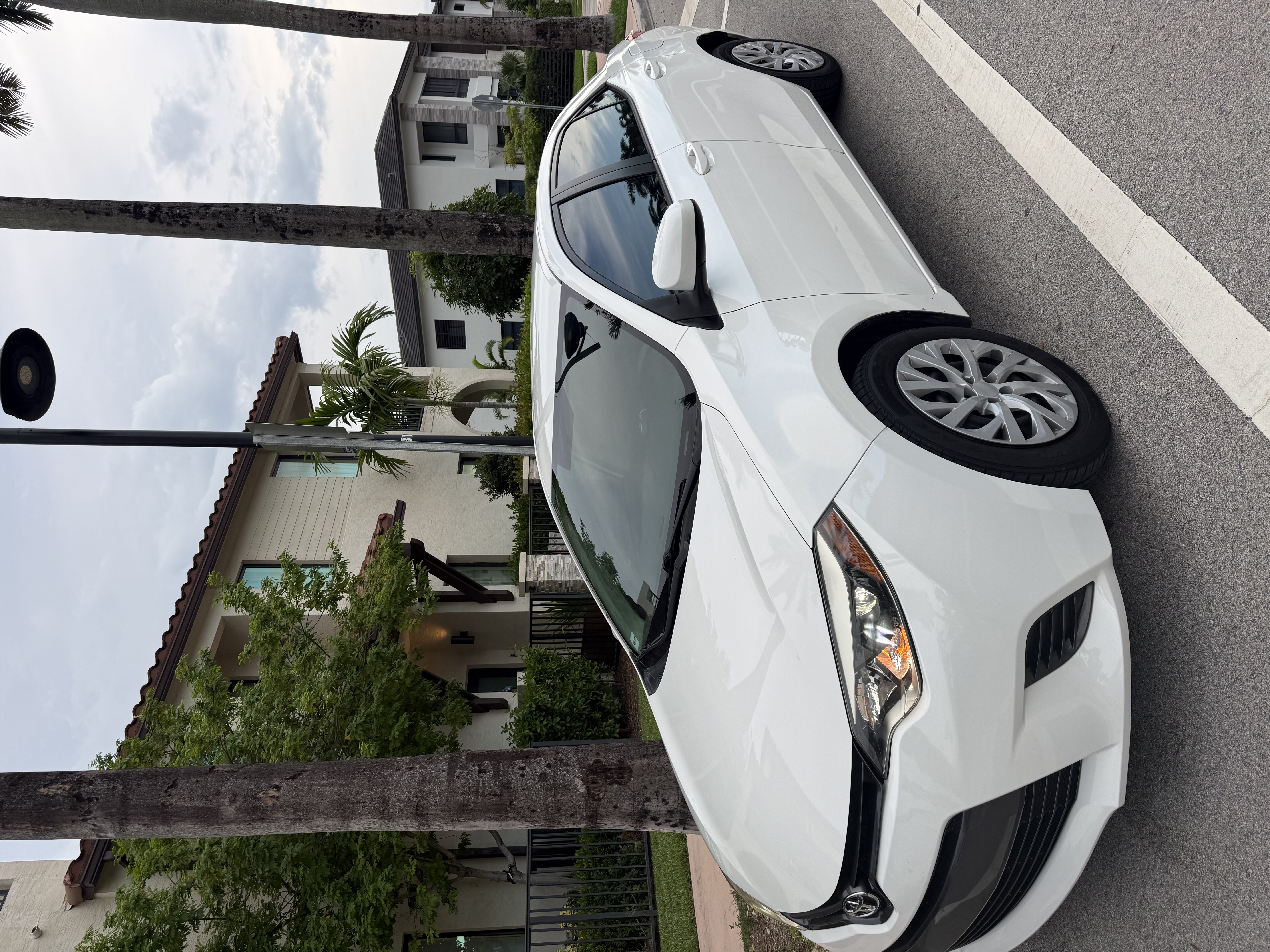 Used 2016 Toyota Corolla LE FWD image 1