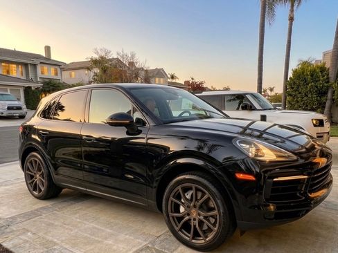 Used 2019 Porsche Cayenne AWD/4WD image 1