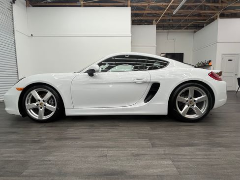 Used 2015 Porsche Cayman image 1