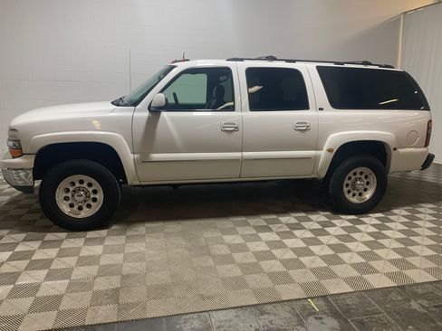 Used 2003 Chevrolet Suburban 2500 LT w/ LT Preferred Equipment Group image 2