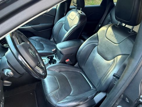 Used 2019 Jeep Cherokee Limited image 15