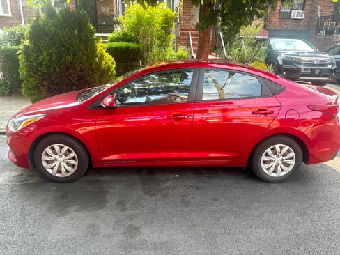 Used 2021 Hyundai Accent SE FWD image 4