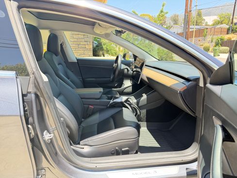 Used 2020 Tesla Model 3 Standard Range Plus RWD image 16