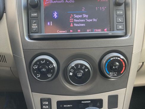 Used 2013 Toyota Corolla LE Special Edition image 9