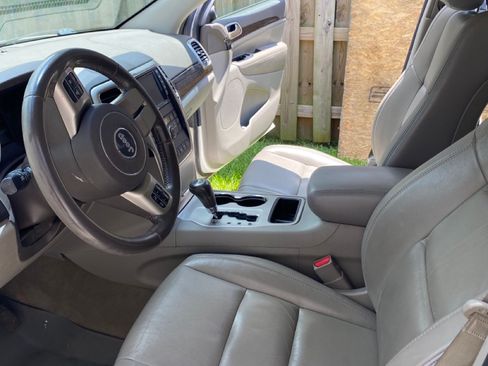 Used 2011 Jeep Grand Cherokee Laredo image 8