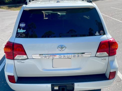 Used 2013 Toyota Land Cruiser image 9