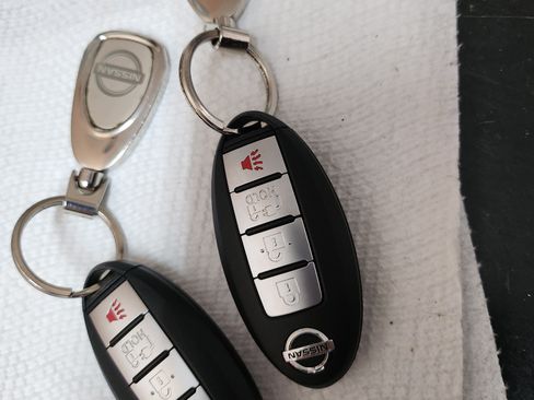 Used 2015 Nissan Leaf SV image 12