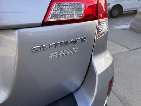 Used 2013 Subaru Outback 2.5i Premium w/ All-Weather Pkg image 5