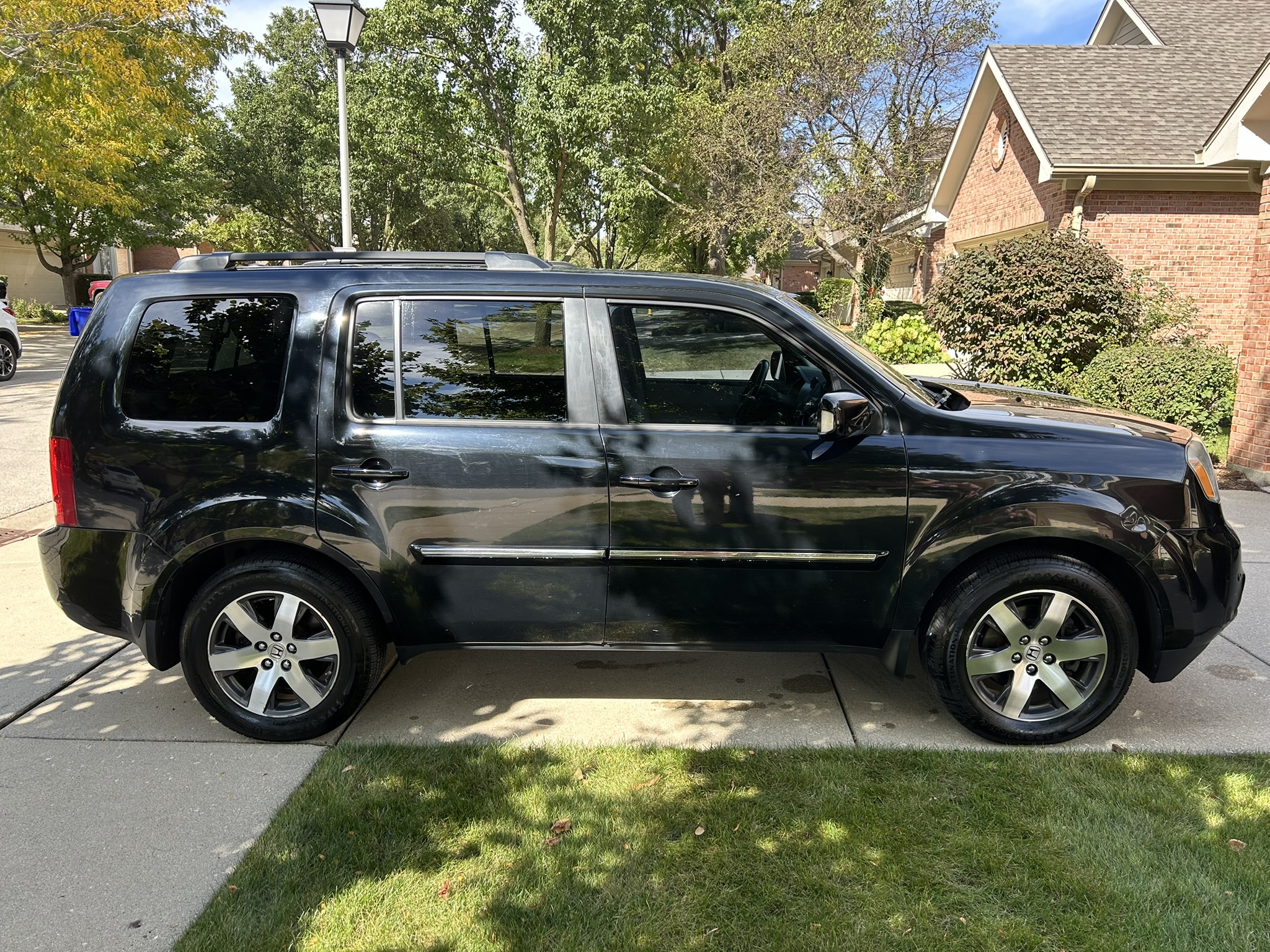 Used 2012 Honda Pilot Touring image 1
