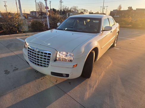 Used 2007 Chrysler 300 Touring image 1