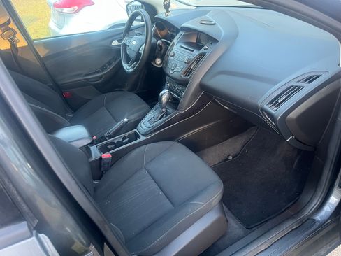 Used 2016 Ford Focus SE w/ Reverse Sensing Package image 10