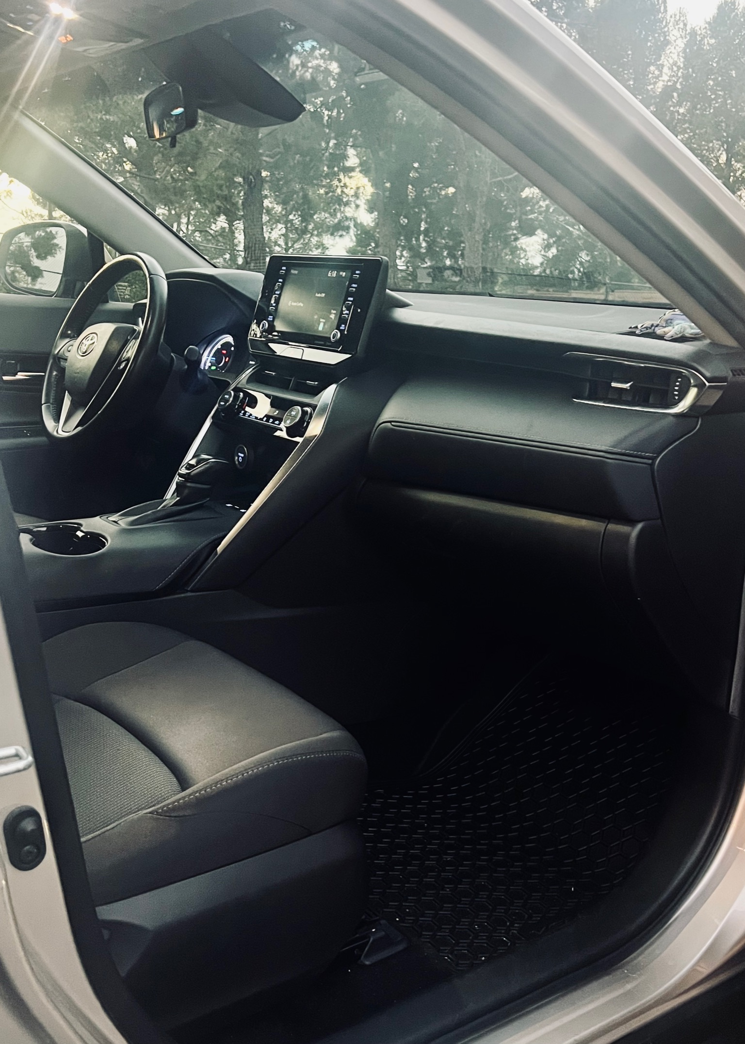 Used 2021 Toyota Venza LE w/ Carpet Mat Package (TMS) AWD/4WD image 17