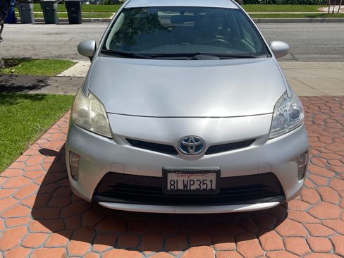 Used 2012 Toyota Prius FWD image 2