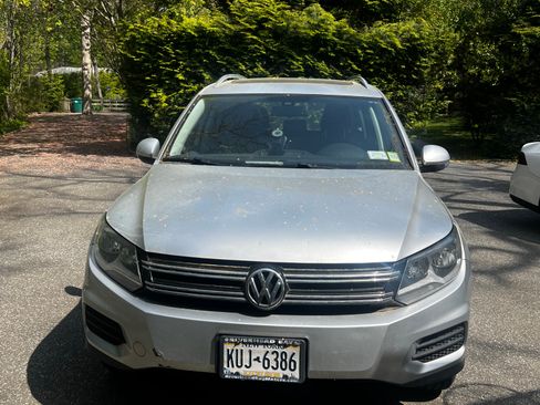 Used 2017 Volkswagen Tiguan Wolfsburg Edition AWD/4WD image 4