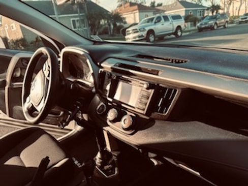 Used 2016 Toyota RAV4 LE image 2