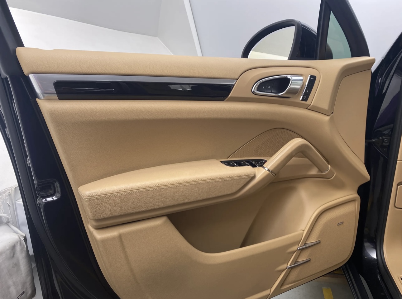 Used 2013 Porsche Cayenne AWD/4WD image 2