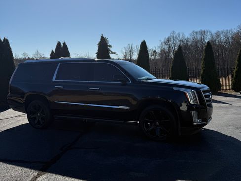 Used 2015 Cadillac Escalade ESV Premium image 12