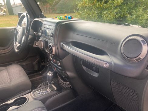 Used 2012 Jeep Wrangler Unlimited Sport w/ Connectivity Group image 12