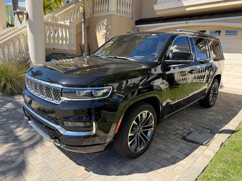 Used 2022 Jeep Grand Wagoneer Series III w/ Rear Seat Video Group 1 image 2