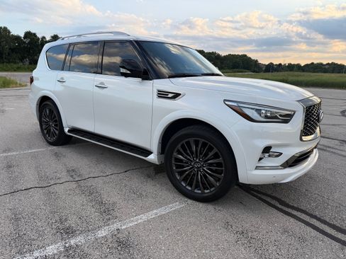 Used 2024 INFINITI QX80 Sensory AWD/4WD image 4