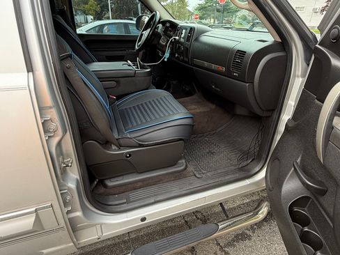 Used 2010 GMC Sierra 1500 SLE w/ Regional Value Package image 14