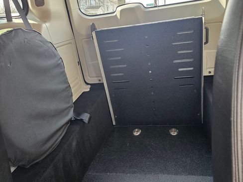 Used 2015 Chrysler Town & Country Touring image 15