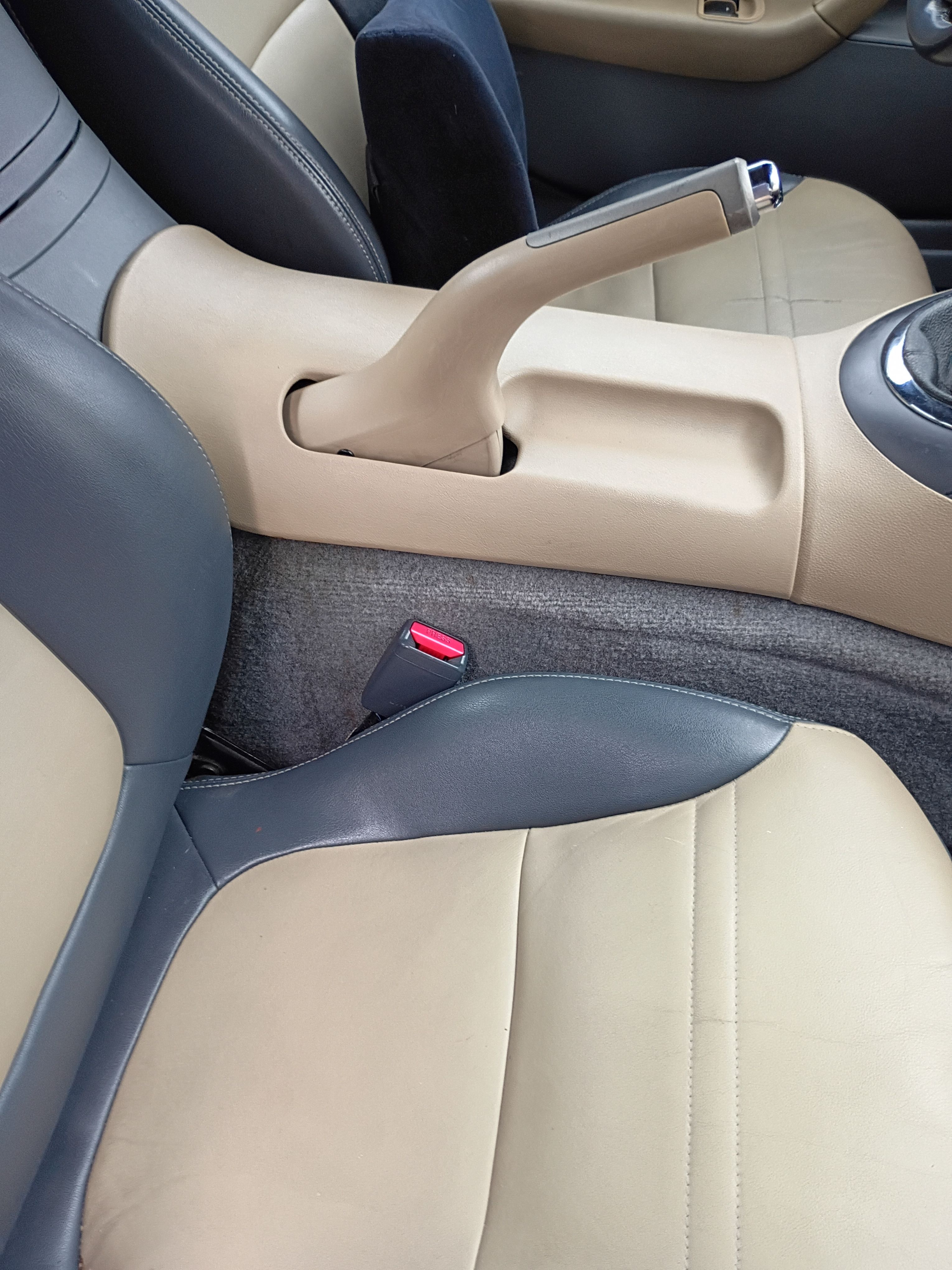 Used 2006 Pontiac Solstice Convertible w/ Premium Package RWD image 4