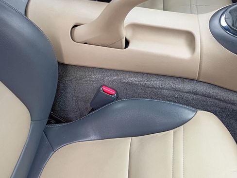 Used 2006 Pontiac Solstice Convertible w/ Premium Package image 4