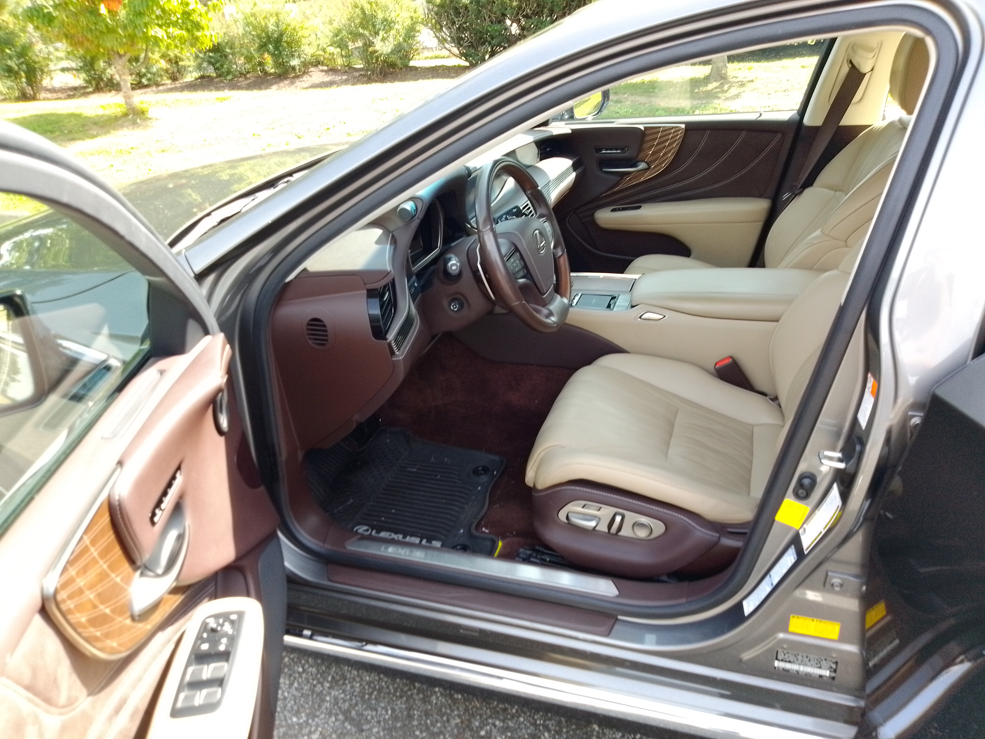 Used 2020 Lexus LS 500 AWD w/ Interior Upgrade Package image 5