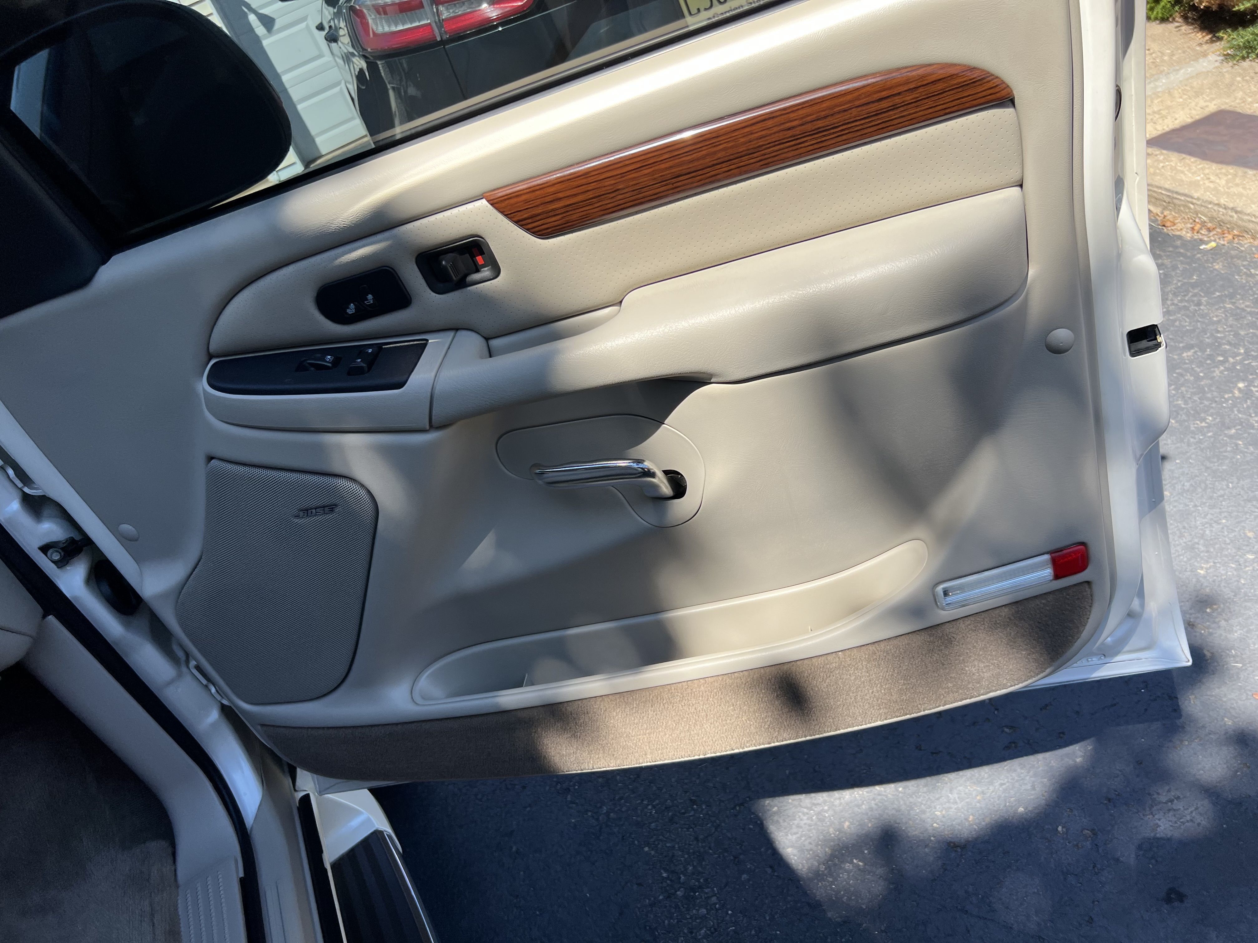 Used 2004 Cadillac Escalade AWD image 11