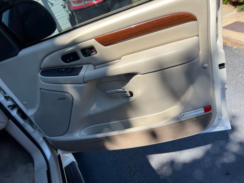 Used 2004 Cadillac Escalade AWD image 11