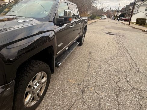 Used 2018 Chevrolet Silverado 2500 High Country w/ Duramax Plus Package image 2