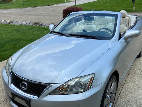 Used 2010 Lexus IS 250C RWD image 12