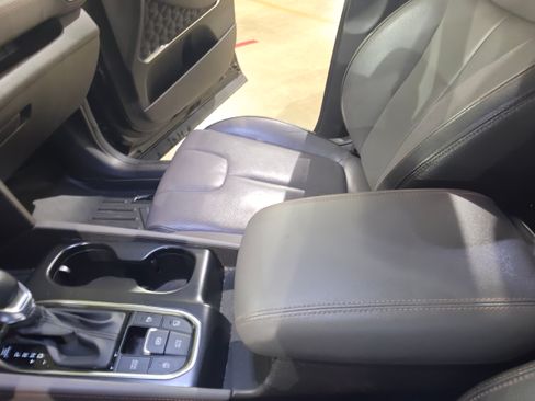Used 2019 Hyundai Santa Fe FWD image 18